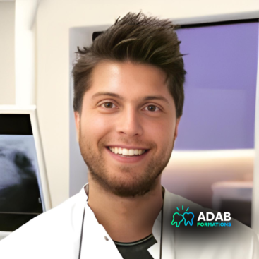 Dentiste spécialisé en réhabilitation orale esthétique et fonctionnelle et conférencier à lors de la conférence pour dentistes belges organisée par l'ADAB ASBL le 12 octobre 2024 au Kinépolis de Liège