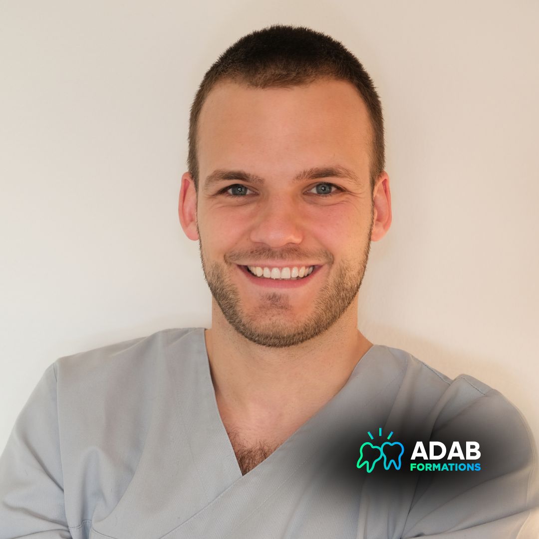 Martin Désiron, dentiste généraliste spécialisé dans les soins dentaires et la réhabilitation prothétique. Conférencier lors de la conférence dentaire accréditée Tomorrow Tand organisée le 12 octobre 2024 par l'ADAB ASBL au Kinépolis de Liège